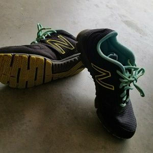 Tennis shoes